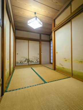 Tatami House 3minutes from Keisei Usui Station 35minutes from Narita Airport 52 minutes from Asakusa 50 minutes from Oshiage 75minutes from Ginza